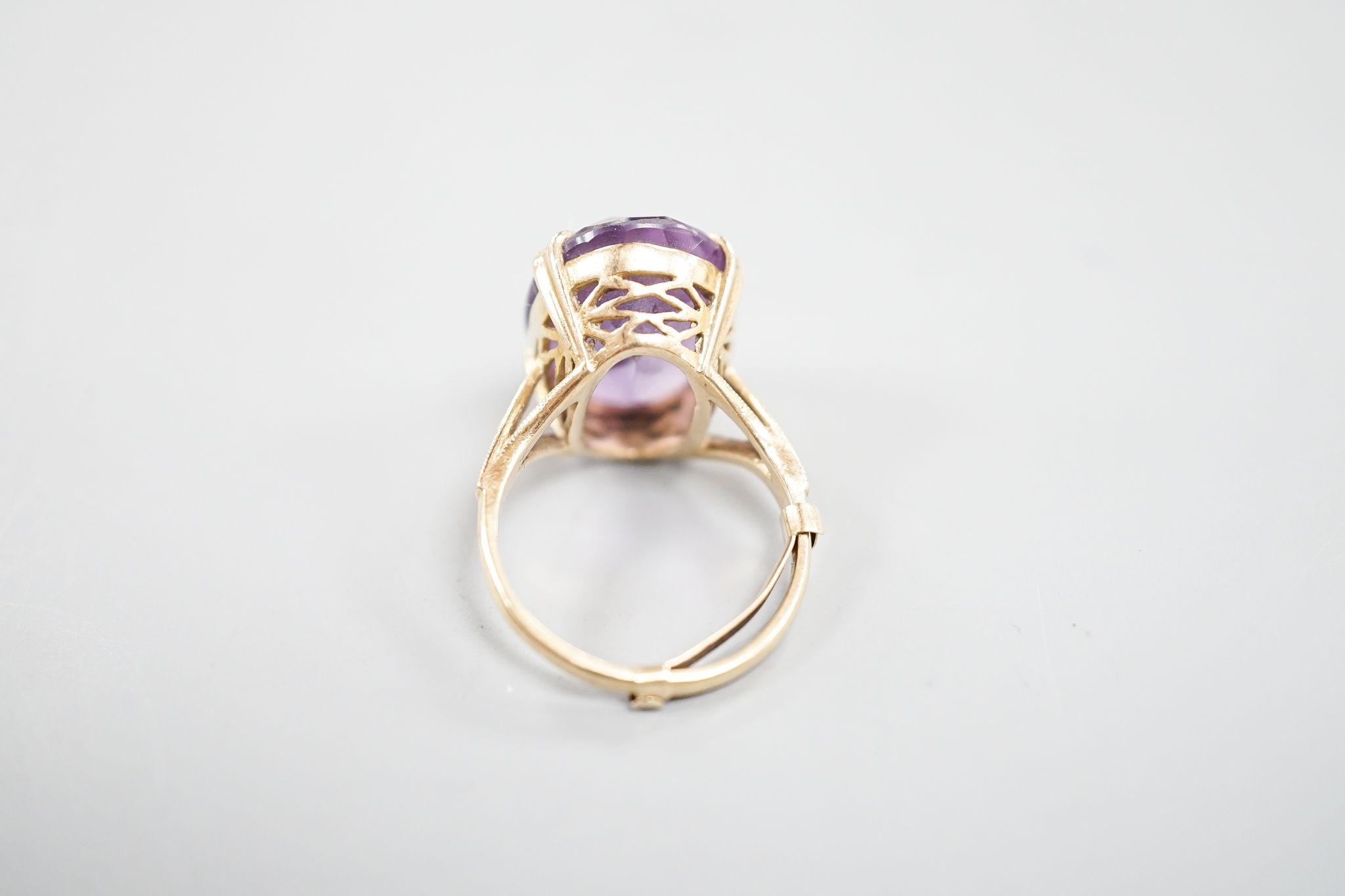 A modern 9ct gold and oval cut amethyst set dress ring, size L/M, gross weight 5.7 grams.